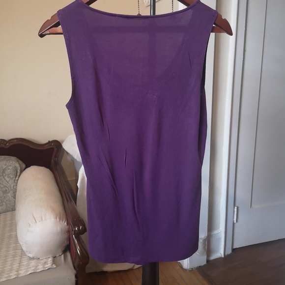 3/$20 Tahari sleeveless top - Picture 6 of 6